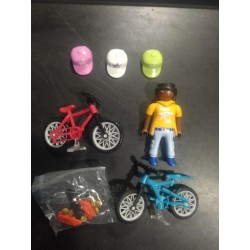 PLAYMOBIL MUJER NEGRA CON BICICLETAS Y ACCESORIOS