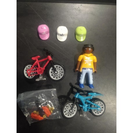 PLAYMOBIL MUJER NEGRA CON BICICLETAS Y ACCESORIOS