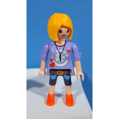 PLAYMOBIL FIGURA CHICA CAMISETA MORADA- 27/7/21