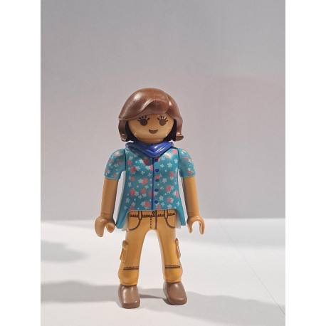 PLAYMOBIL  FIGURA CHICA CAMISA COLORES Y CAPUCHA - 23/10/20