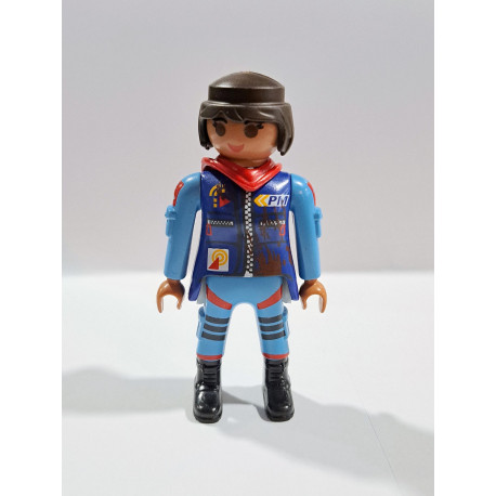PLAYMOBIL FIGURA MUJER CON CAPUCHA ROJA - 30/10/23