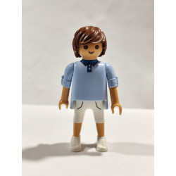 PLAYMOBIL FIGURA CHICO CAMISETA AZUL Y ZAPATILLAS BLANCAS  - 2/7/24