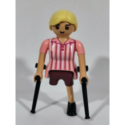 PLAYMOBIL MUJER CON PIERNA AMPUTADA Y MULETAS - 15/3/19