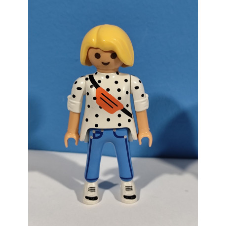 PLAYMOBIL CHICA MODERNA RUBIA CON BANDOLERA DIBUJADA EN CAMISETA - 29/10/18