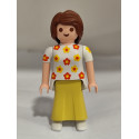 PLAYMOBIL CHICA JOVEN FALDA AMARILLA Y CAMISA FLORES - 18/5/25
