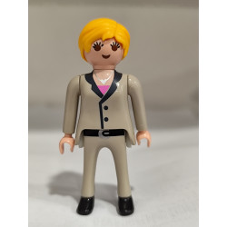PLAYMOBIL FIGURA  MUJER CON TRAJE GRIS - 18/5/25