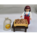 PLAYMOBIL  ALDEANA , PANADERA VENDIENDO CROISSANT  , BELEN - 27/6/25