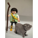 PLAYMOBIL  ALDEANO , PASTOR CON NUEVO CERDO , GORRINO , BELEN - 27/6/25