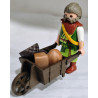 PLAYMOBIL  ALDEANO , REPARTIDOR DE PAN CON CARRETILLA  , BELEN - 27/6/25