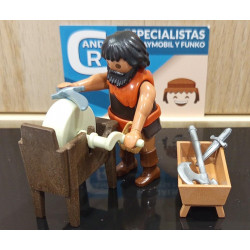 PLAYMOBIL  ALDEANO , HERRERO AFILANDO ARMAS , BELEN - 27/6/25