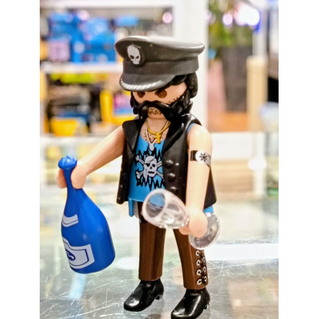 PLAYMOBIL ROCKERO CON GORRA , CAVA Y COPA - 5/9/25