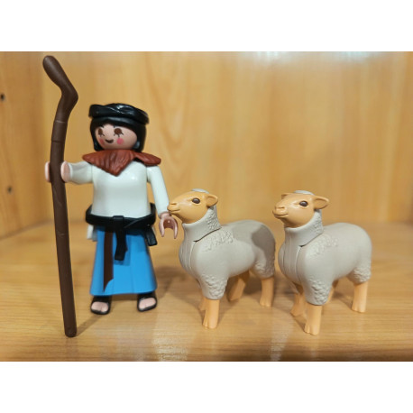 PLAYMOBIL PASTORA CON OVEJAS, ALDEANA , BELEN - 11/2/16