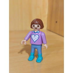 PLAYMOBIL NIÑA CON CORAZON EN LA CAMISETA- 16/6/26