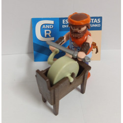 PLAYMOBIL BELEN .  ALDEANO AFILANDOR DE ARMAS - 10/7/25