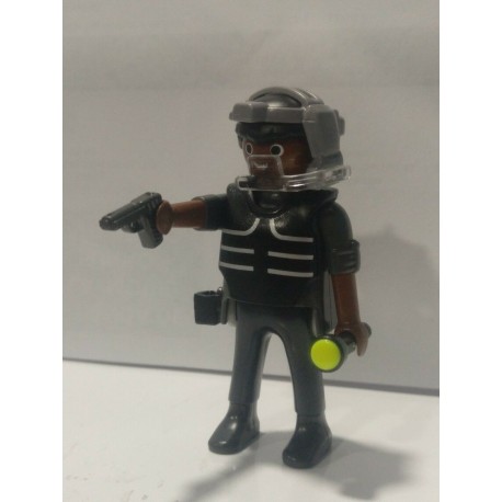 PLAYMOBIL POLICIA NEGRO CON PISTOLA