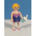 PLAYMOBIL CHICA RUBIA CON FALDA Y BATIDO - 13/2/21