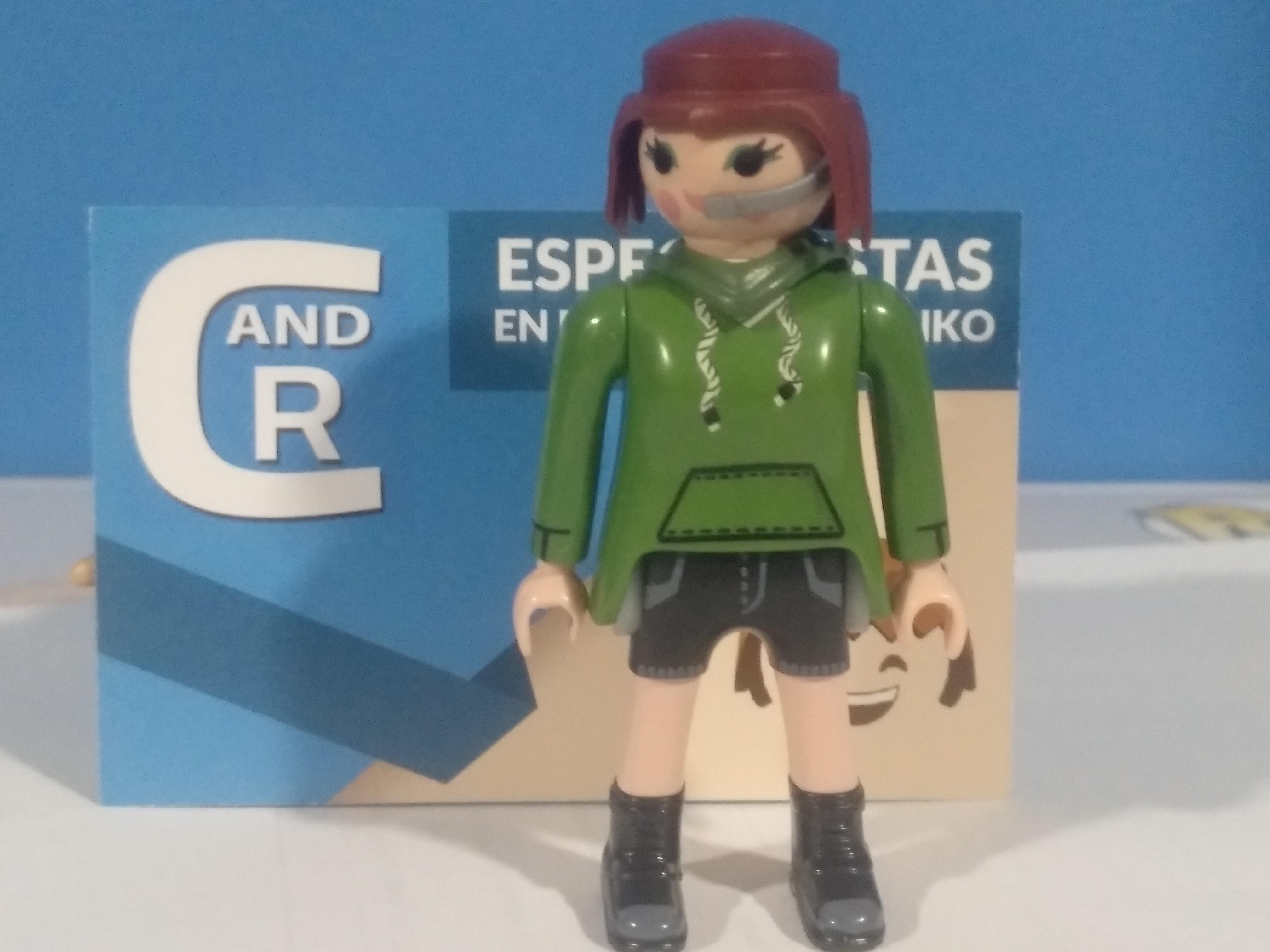 PLAYMOBIL FIGURA MUJER EXPLORADORA , SENDERISTA - 27/1/21