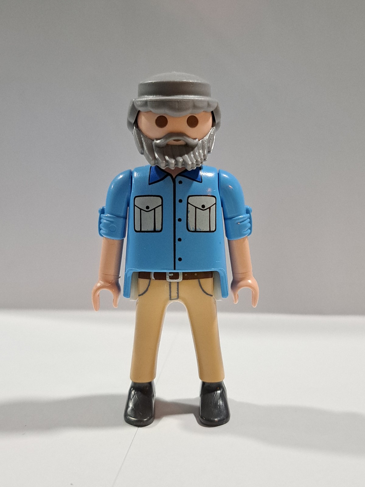 PLAYMOBIL FIGURA ABUELO BARBA Y PELO GRIS - 16/1/23