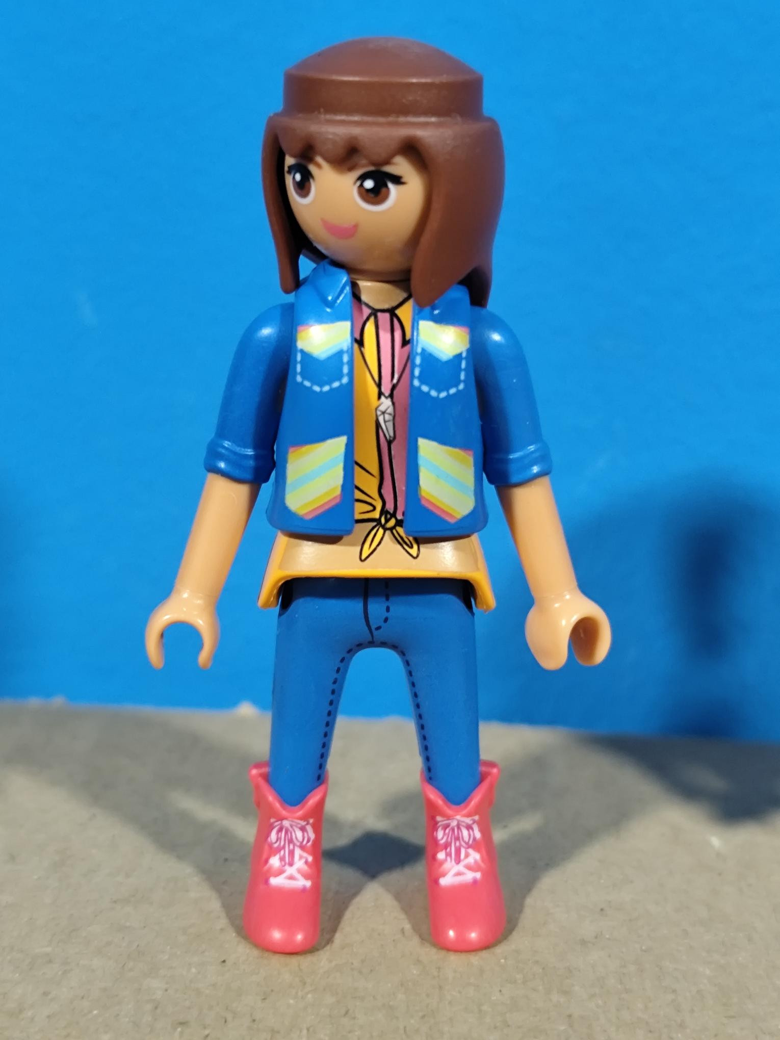 PLAYMOBIL FIGURA CHICA DELGADA BOTAS ROSAS - 16/3/22
