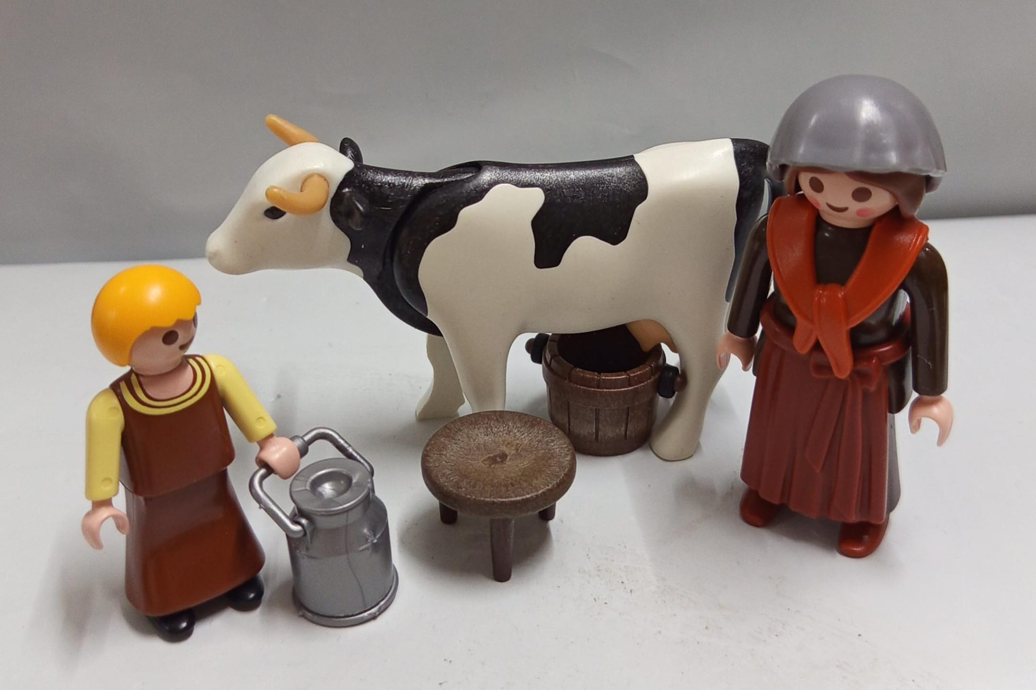 PLAYMOBIL BELEN . NIÑO Y ALDEANA CON VACA