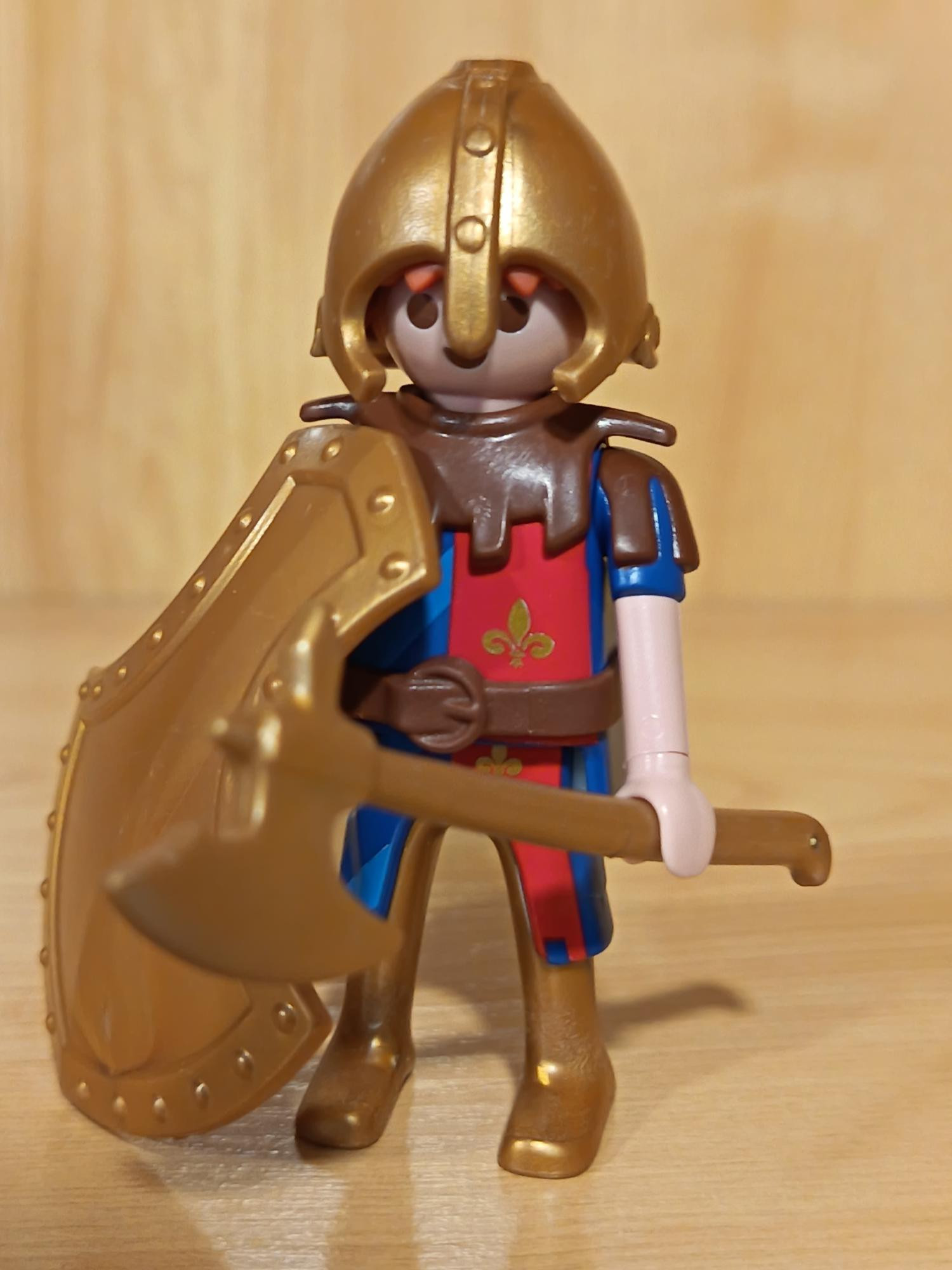 PLAYMOBIL GUERRERO MEDIEVAL CON GRAN ESCUDO Y HACHA - 9/9/26
