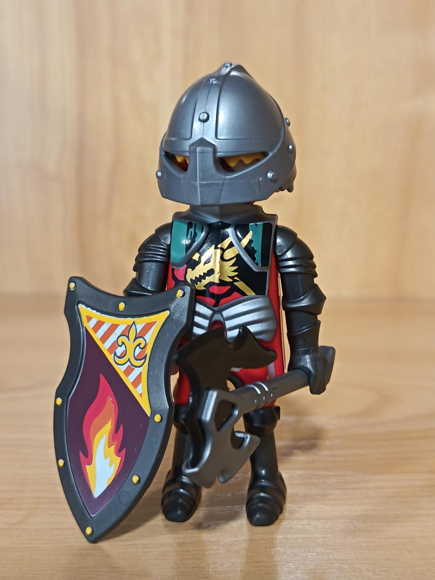 playmobil-guerrero-medieval-con-espudo-de-fuego-9926