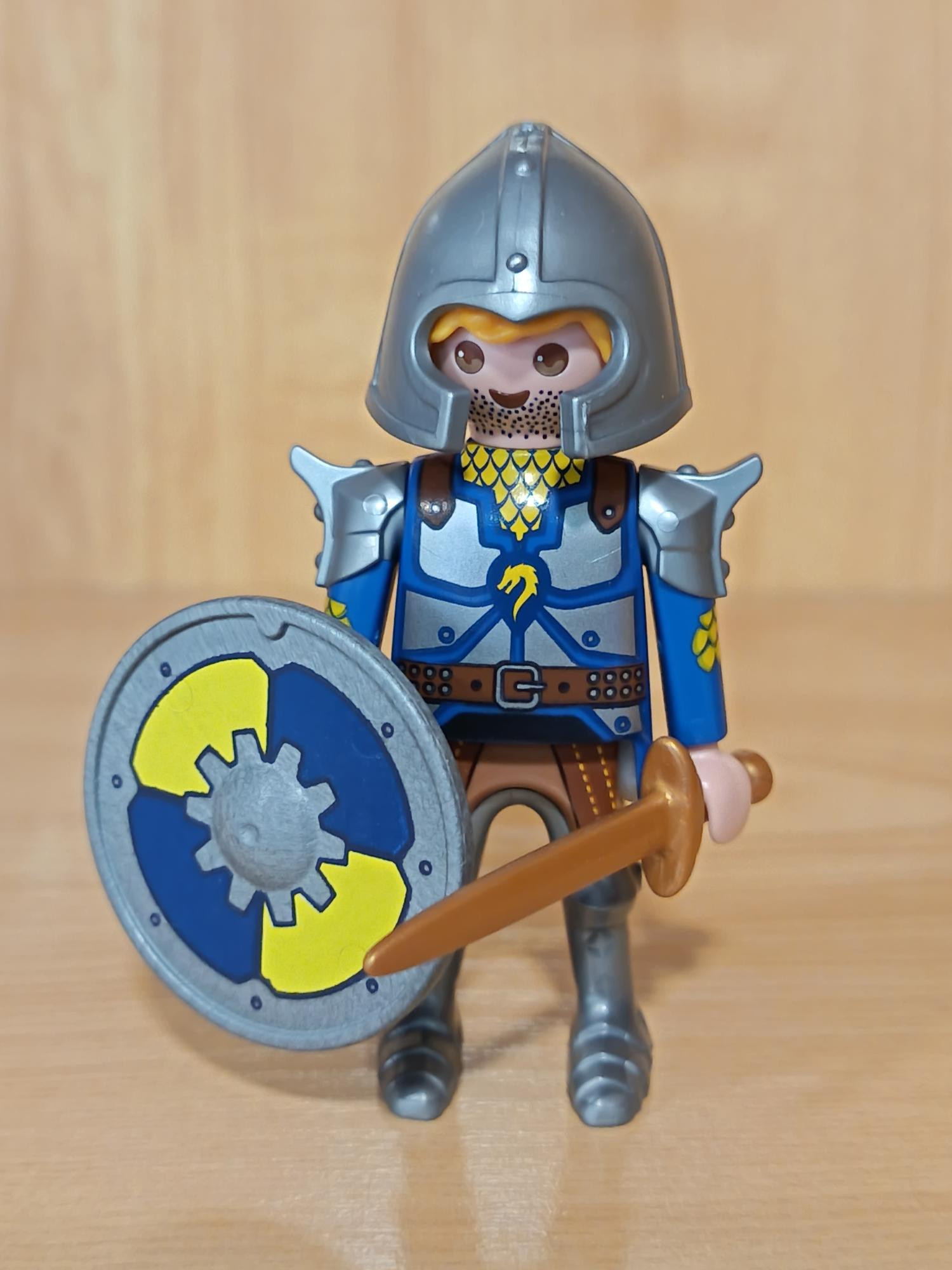 playmobil-guerrero-medieval-novelmore-con-escudo-y-espada-131116