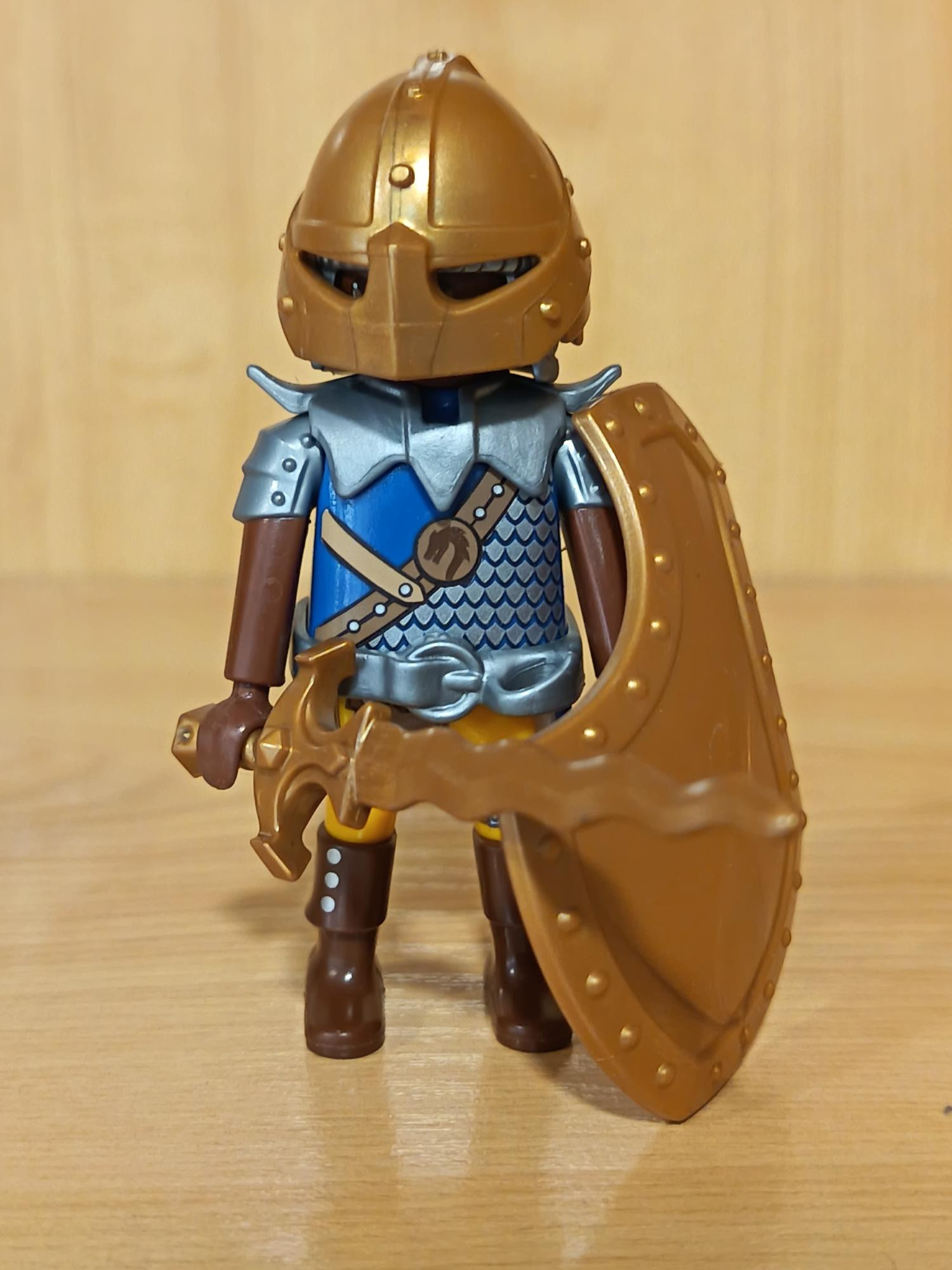 playmobil-guerrero-negro-novelmore-con-escudo-y-espada-131116